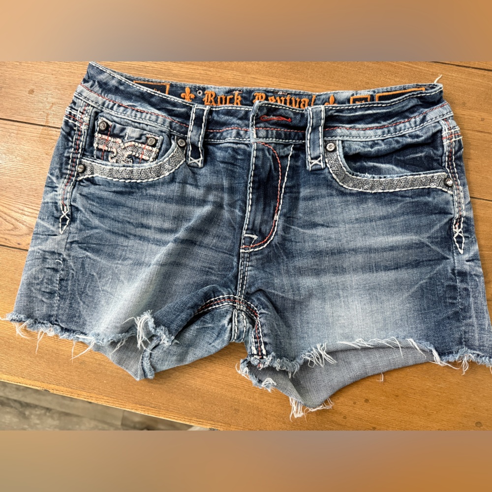 Excellent condition Windie Rock Revival Denim Bling Shorts, sz 31